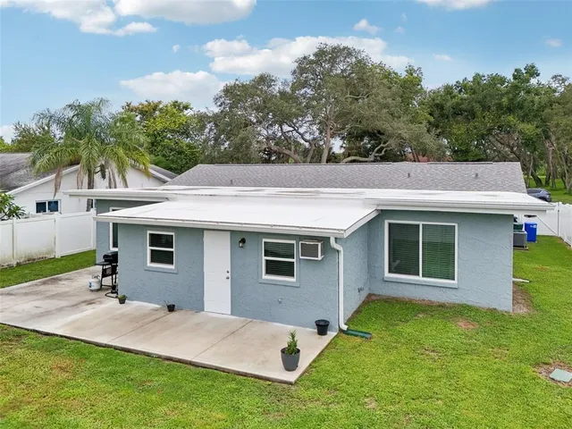 $2,400 | 1004 Peninsula Avenue, Tarpon Springs, FL 34689