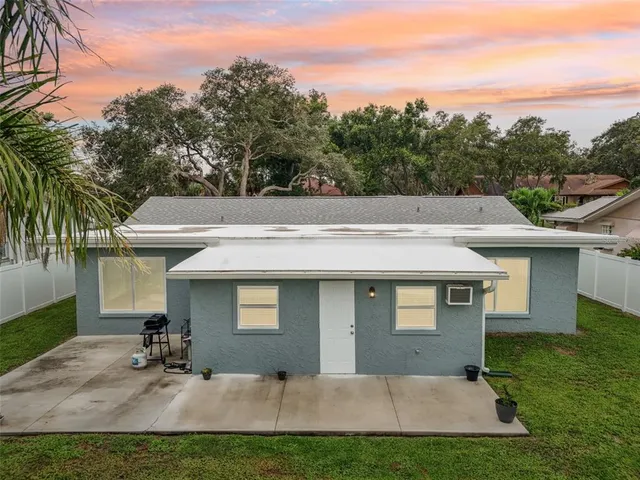 $2,400 | 1004 Peninsula Avenue, Tarpon Springs, FL 34689