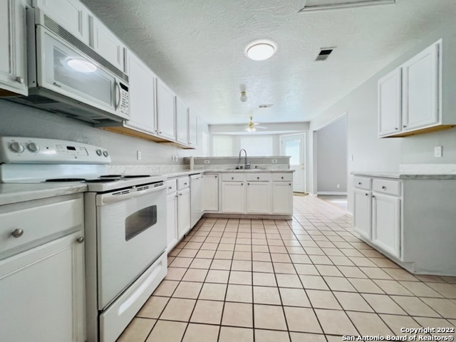 13119 Forum Road Universal City, TX 78148 - Photo 11 of 41