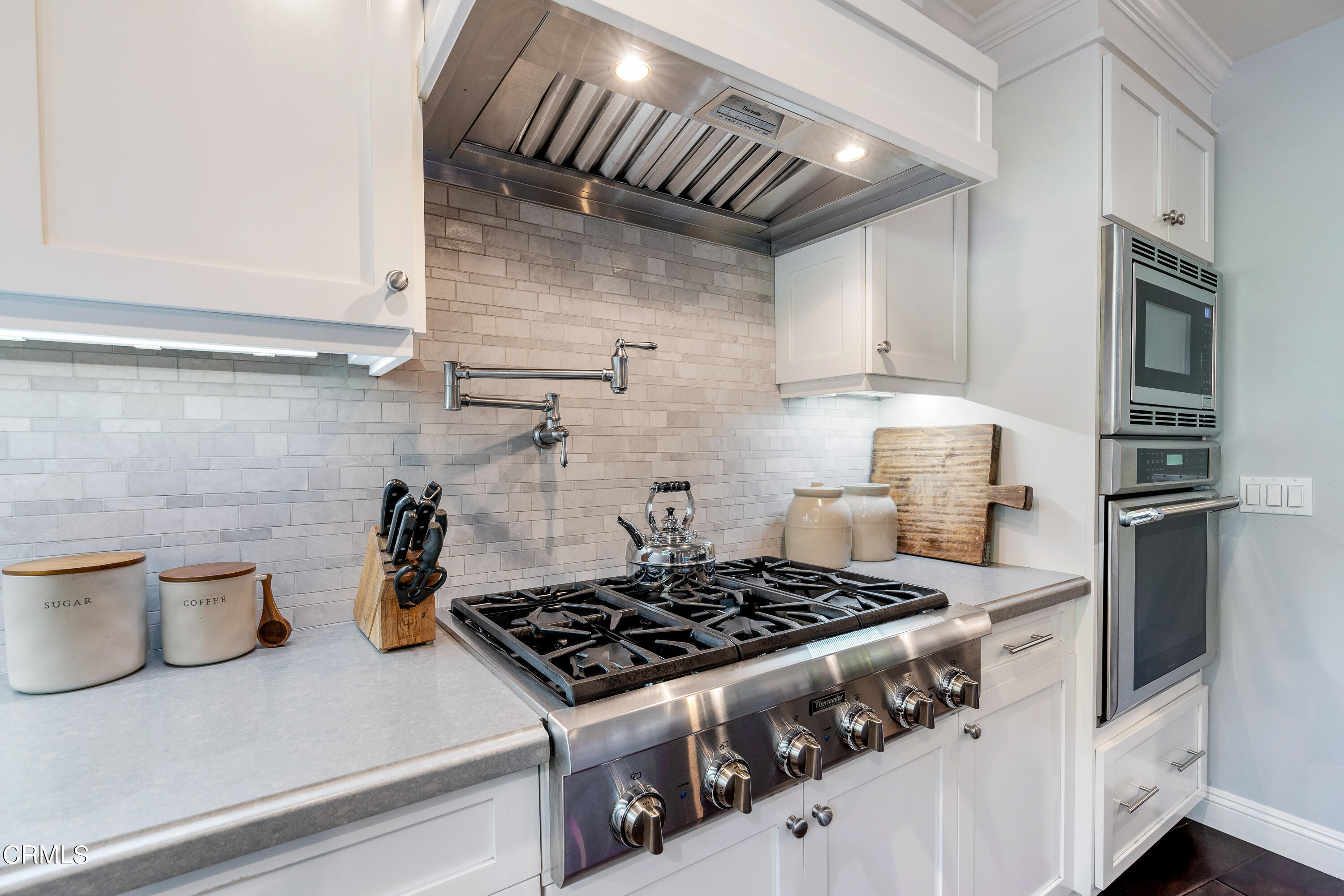 3760 Hampton Road Pasadena, CA 91107 - Photo 7 of 22 a kitchen with a stove and a refrigerator