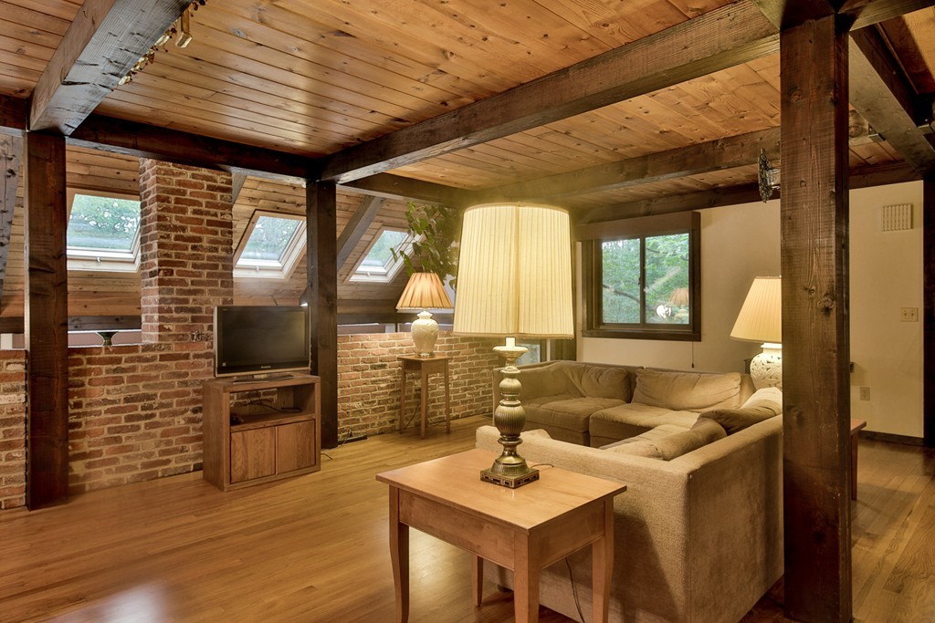 344 Upper North Row Road Sterling, MA 01564 - Photo 3 of 30 Gallery Image 3