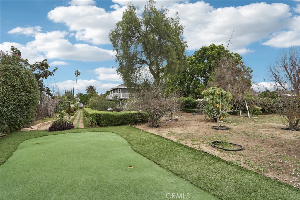 18320 Ingomar Street Reseda, CA 91335 - Photo 40 of 75 Putting green