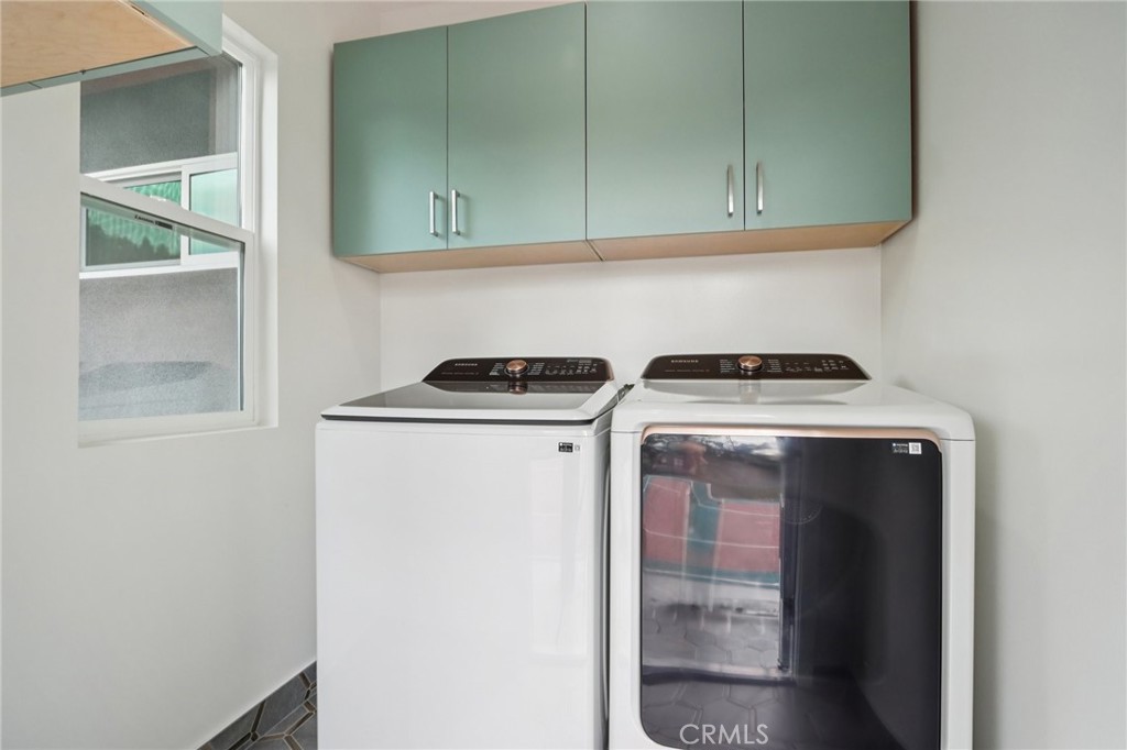 18320 Ingomar Street Reseda, CA 91335 - Photo 66 of 75 Separate laundry unit for ADU