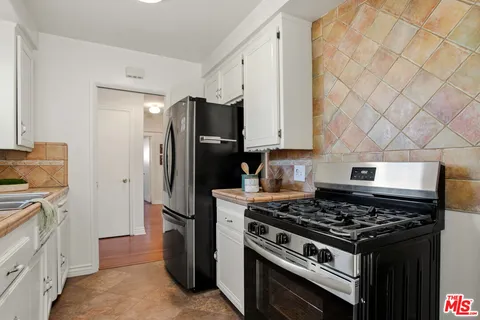 $899,000 | 6818 Varna Avenue, Van Nuys, CA 91405