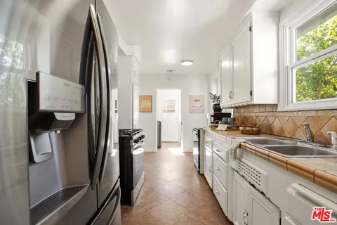 $899,000 | 6818 Varna Avenue, Van Nuys, CA 91405