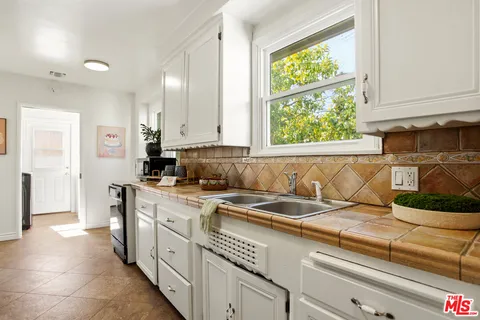 $899,000 | 6818 Varna Avenue, Van Nuys, CA 91405