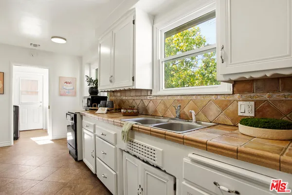 $899,000 | 6818 Varna Avenue, Van Nuys, CA 91405