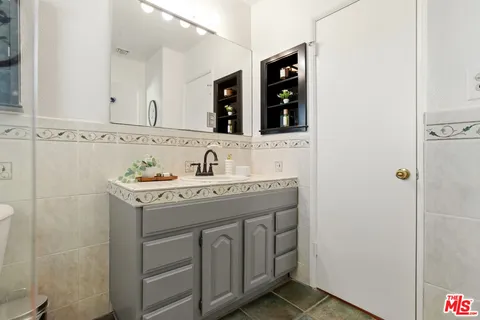 $899,000 | 6818 Varna Avenue, Van Nuys, CA 91405