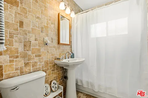 $899,000 | 6818 Varna Avenue, Van Nuys, CA 91405