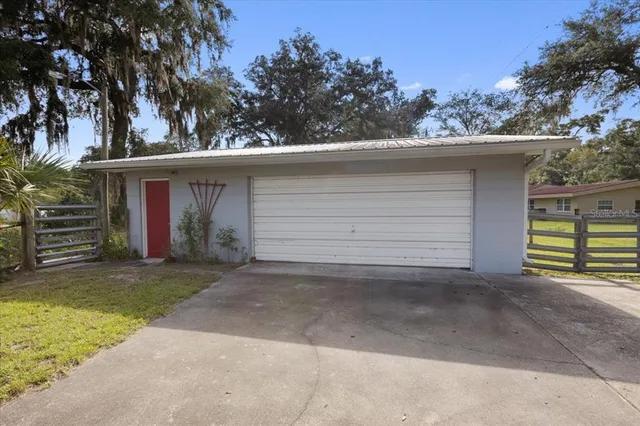 a view of a house with backyard and trees