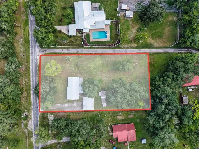 an aerial view of a yard