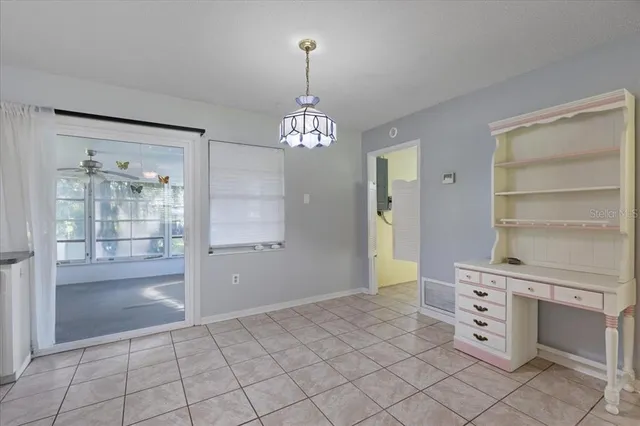 a view of livingroom with furniture