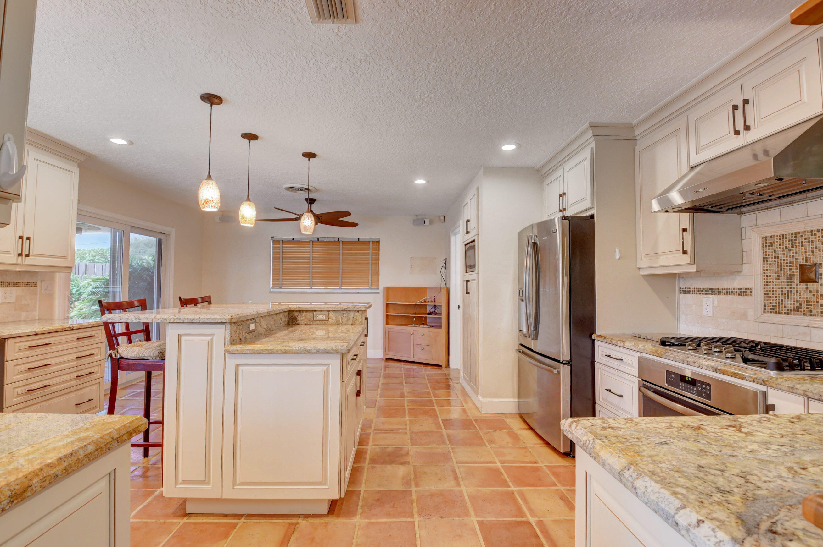10 Burning Tree Lane Boca Raton, FL 33431 - Photo 10 of 47 10 Burning Tree-Kitchen
