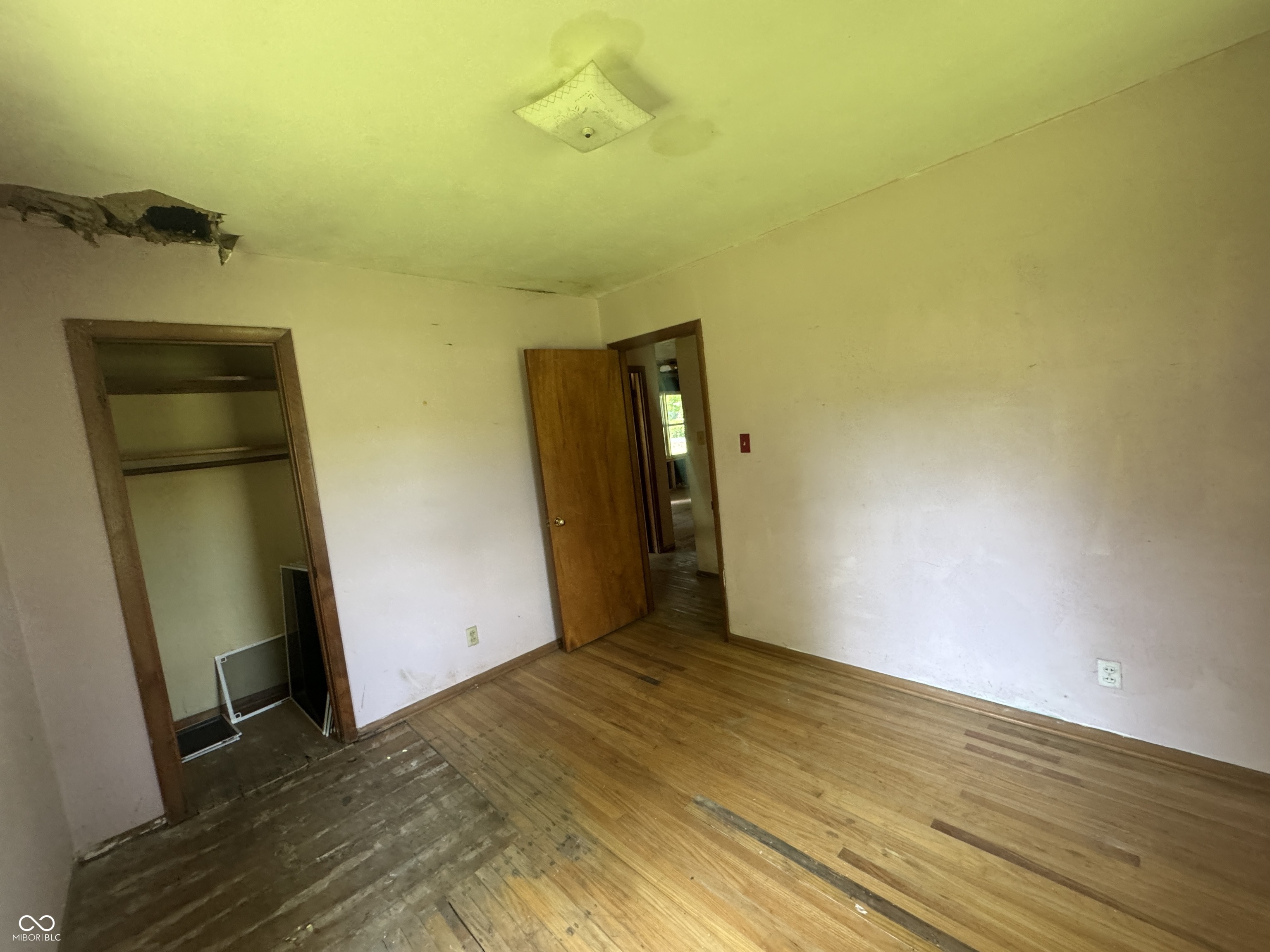 2324 East Thompson Road Indianapolis, IN 46227 - Photo 5 of 12