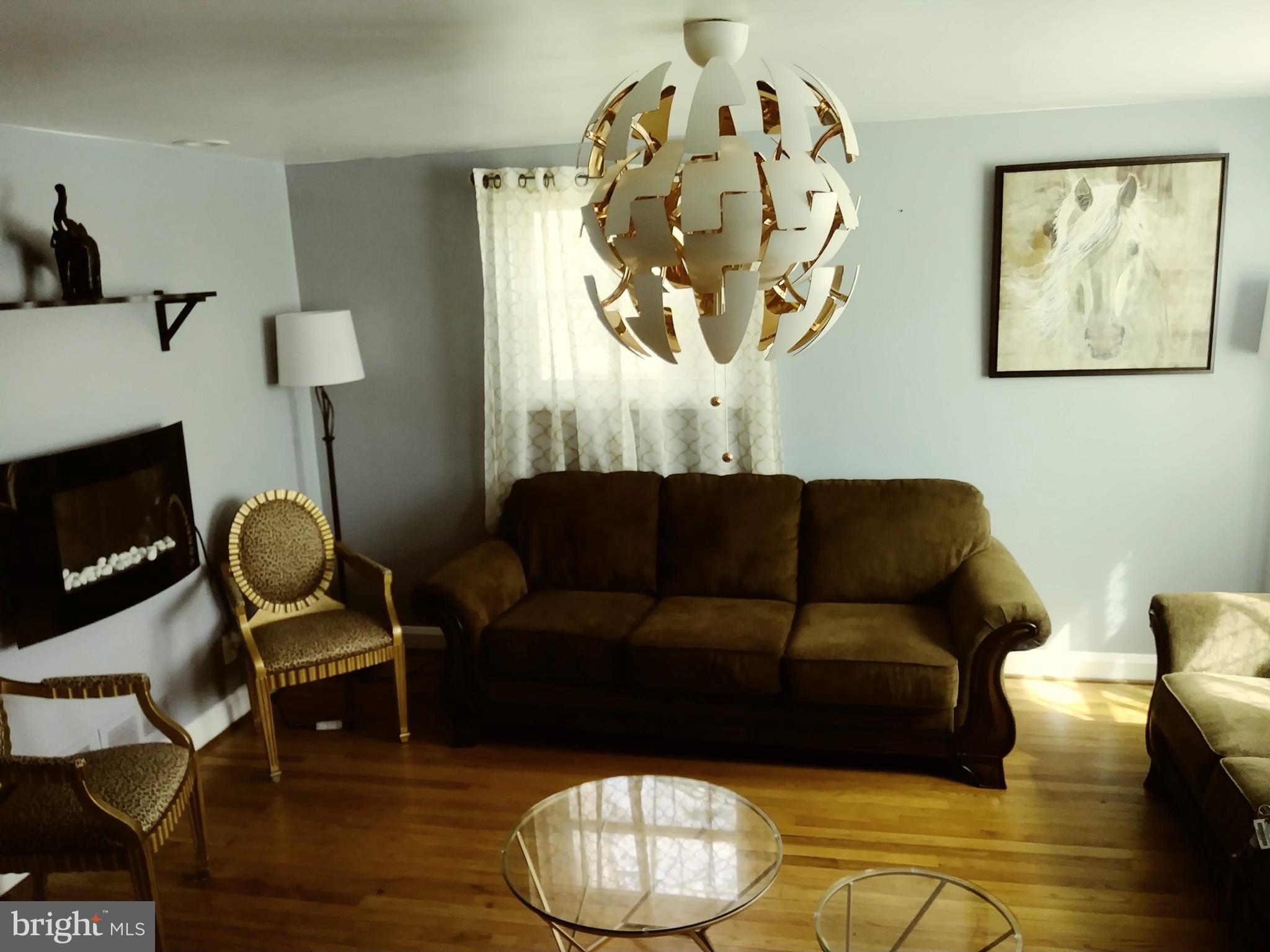 1370 Deanwood Road Baltimore, MD 21234 - Photo 3 of 25 Living Room