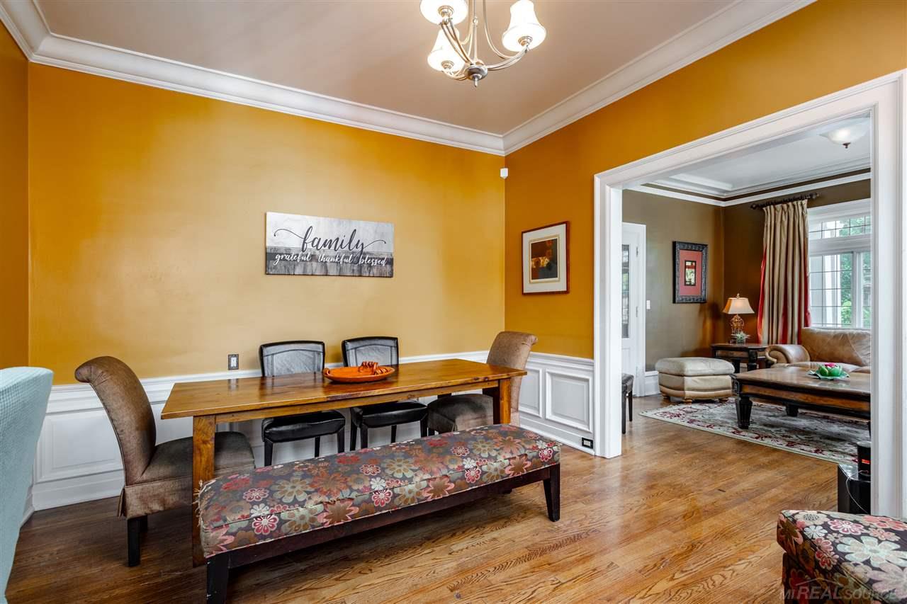 954 Barrington Road Grosse Pointe, MI 48230 - Photo 16 of 44 50026672-15.JPG