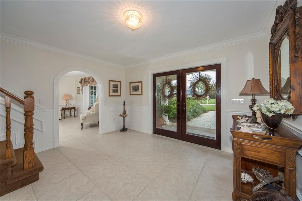 1220 Southwest Dyer Point Road Palm City, FL 34990 - Photo 5 of 32 Gallery Image 5