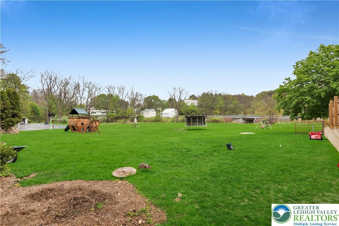 5055 Memorial Road Schnecksville, PA 18078 - Photo 23 of 27