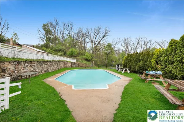 $549,900 | 5055 Memorial Road, Schnecksville, PA 18078