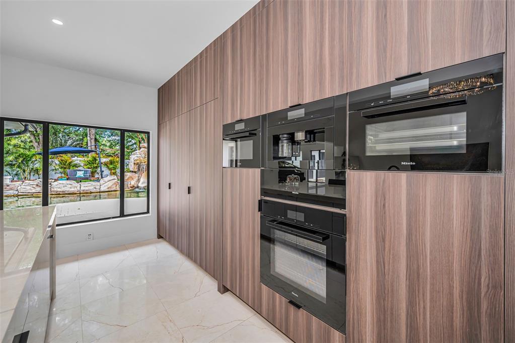 2521 Lake Ellen Drive Tampa, FL 33618 - Photo 19 of 73