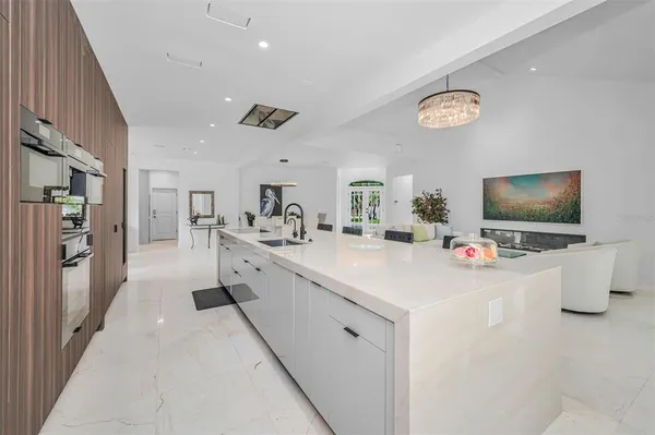 $1,000,000 | 2521 Lake Ellen Drive, Tampa, FL 33618