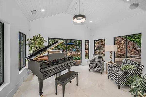 $1,000,000 | 2521 Lake Ellen Drive, Tampa, FL 33618