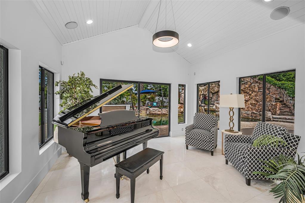 2521 Lake Ellen Drive Tampa, FL 33618 - Photo 26 of 73