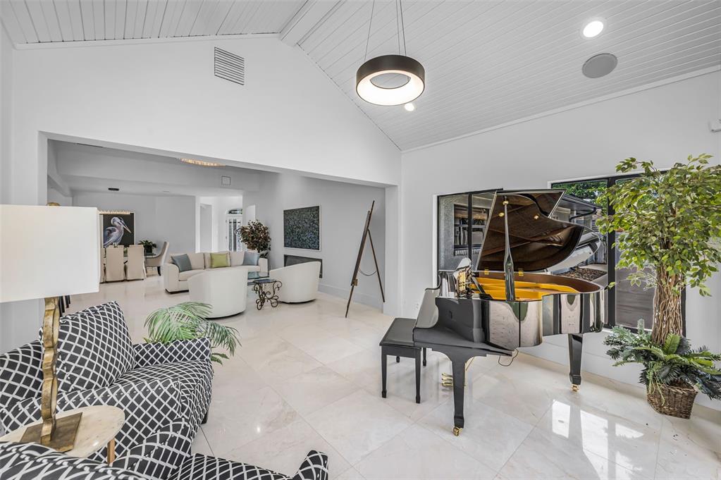 2521 Lake Ellen Drive Tampa, FL 33618 - Photo 27 of 73