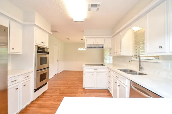 $2,195 | 7719 Lacy Hill Drive, Houston, TX 77036