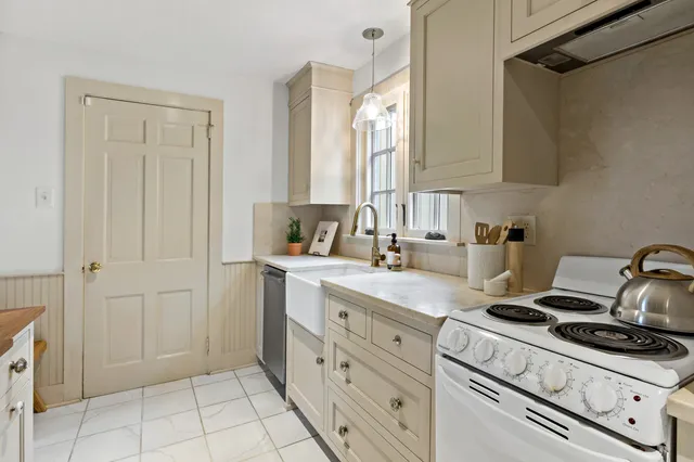 $599,000 | 12 Flanders Road, Stonington, CT 06378