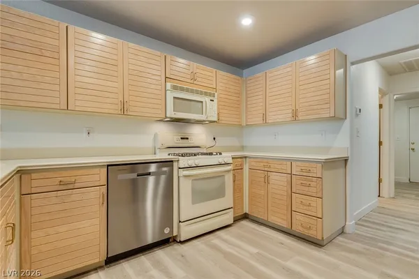 $2,595 | 4992 Crooked Stick Way, Las Vegas, NV 89113