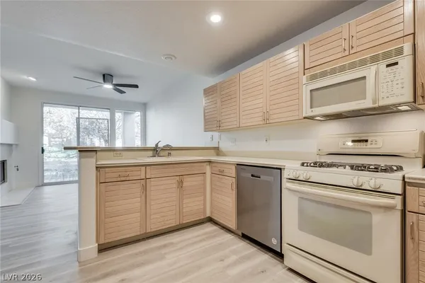 $2,595 | 4992 Crooked Stick Way, Las Vegas, NV 89113