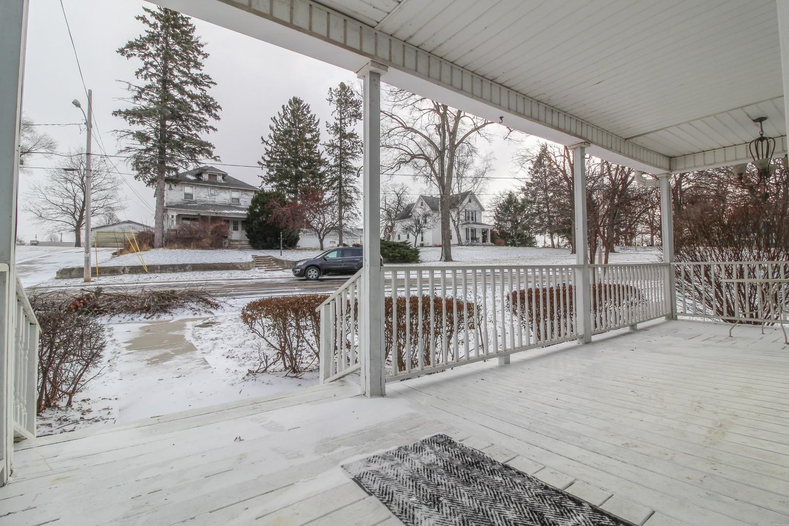 407 South Jackson Street Waterloo, WI 53594 - Photo 4 of 57