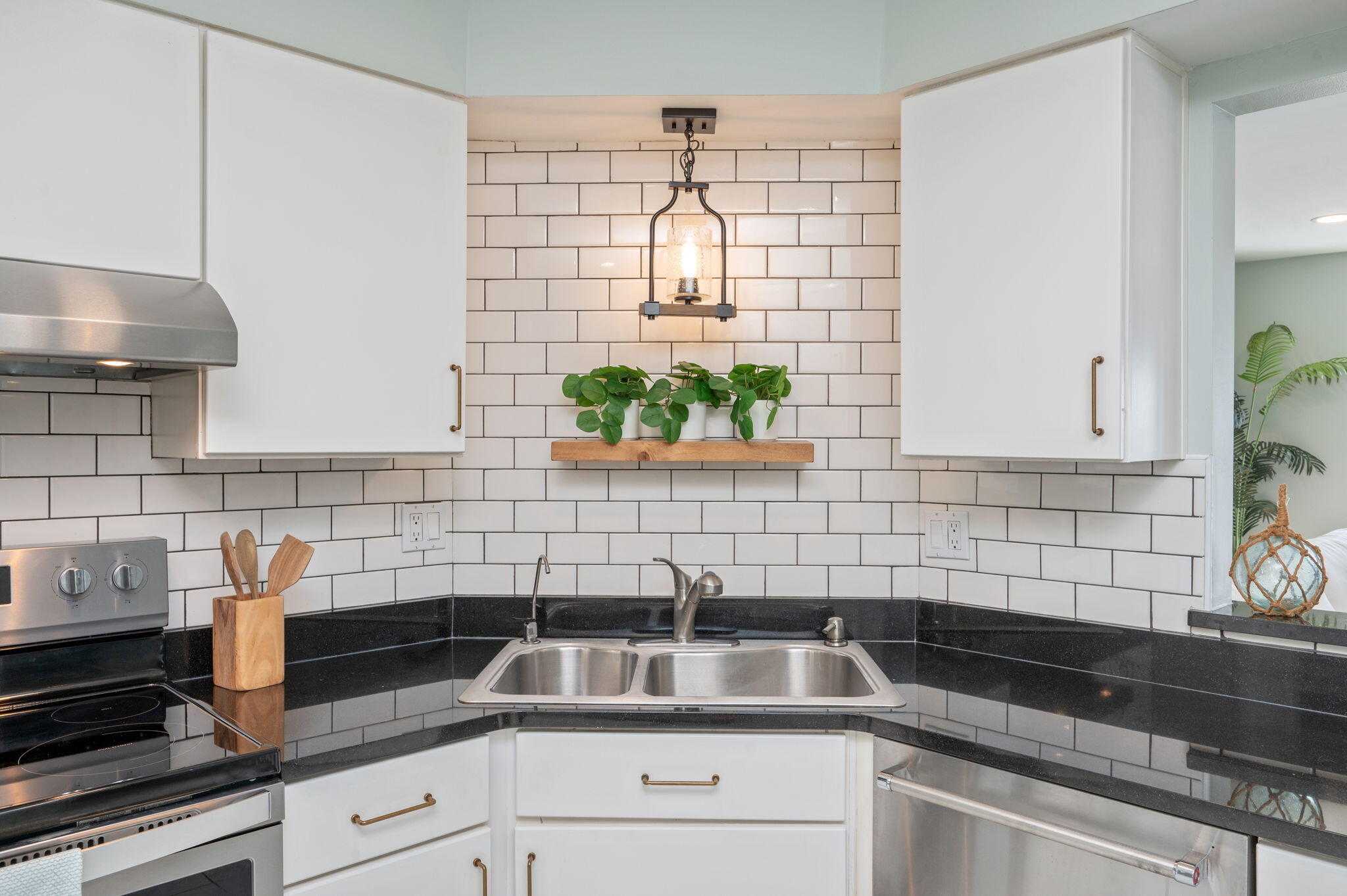 3 Bayshore Point Valparaiso, FL 32580 - Photo 20 of 70 a kitchen with a sink and a stove