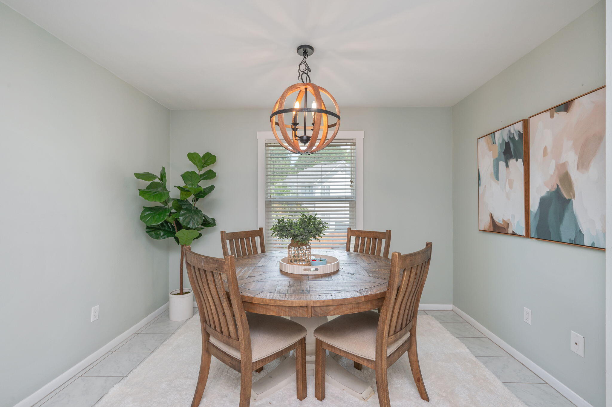 3 Bayshore Point Valparaiso, FL 32580 - Photo 24 of 70 a dining room with furniture and window