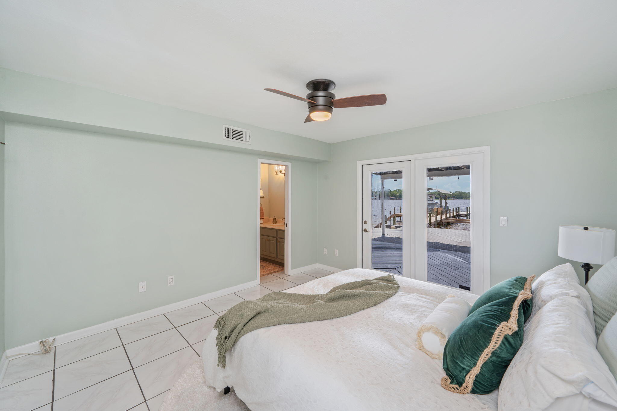 3 Bayshore Point Valparaiso, FL 32580 - Photo 7 of 70 46-web-or-mls-3-bayshore-point