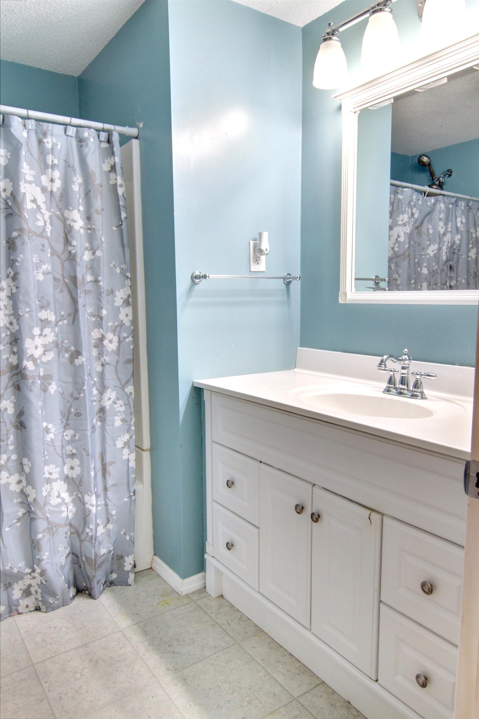 700 East Myrtle Avenue Foley, AL 36535 - Photo 19 of 28 Main Bath