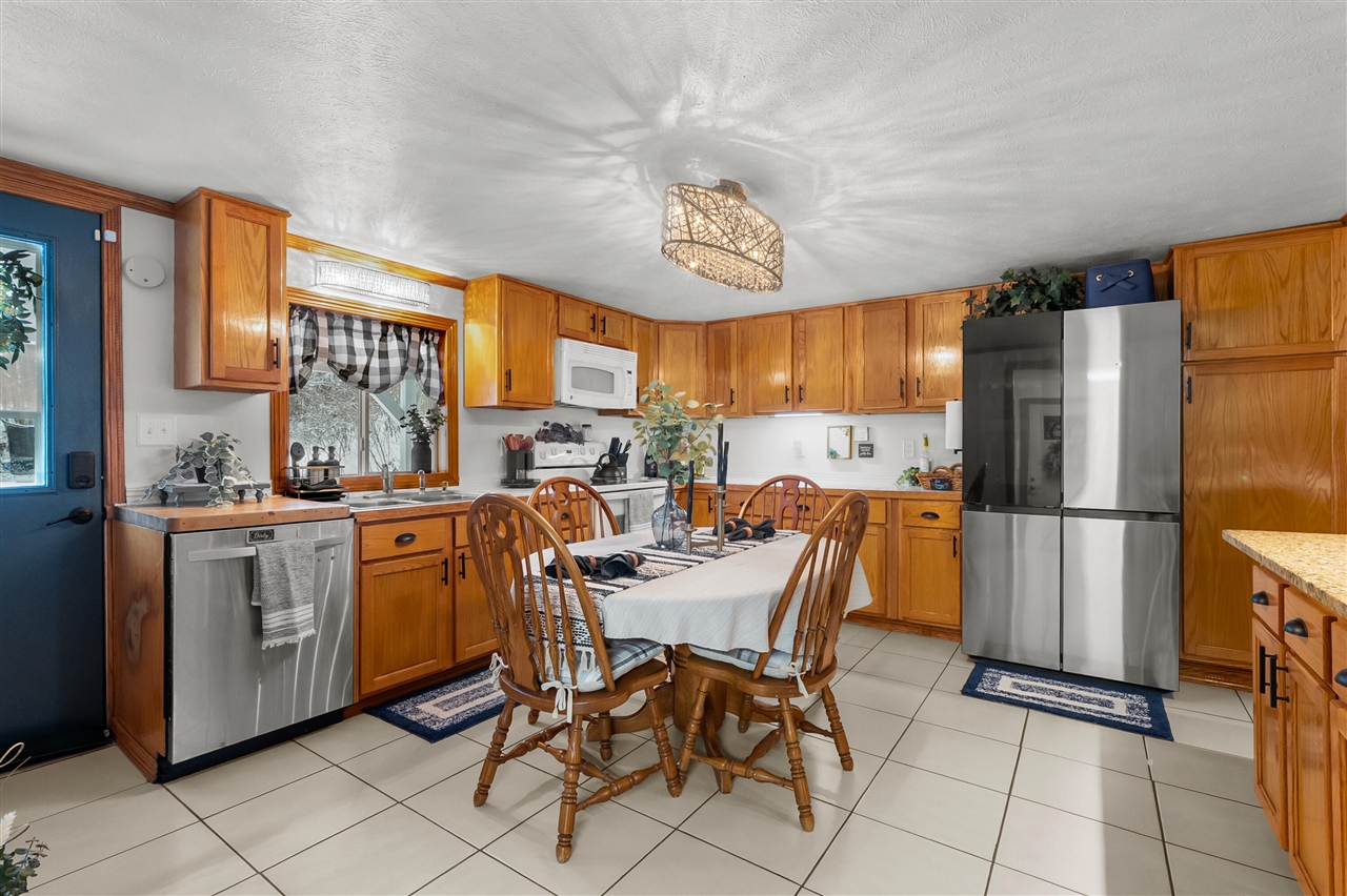6670 Keyes Road Bellevue, MI 49021 - Photo 7 of 33