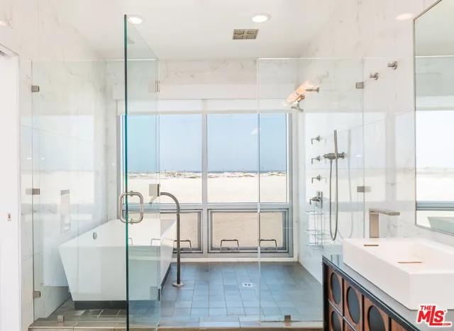 $13,500 | 5205 Ocean Front Walk, Unit 203, Marina del Rey, CA 90292