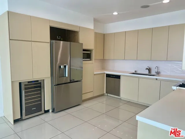 $13,500 | 5205 Ocean Front Walk, Unit 203, Marina del Rey, CA 90292