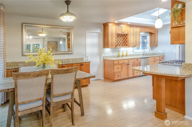 $1,762,000 | 604 128th Avenue Southeast, Bellevue, WA 98005