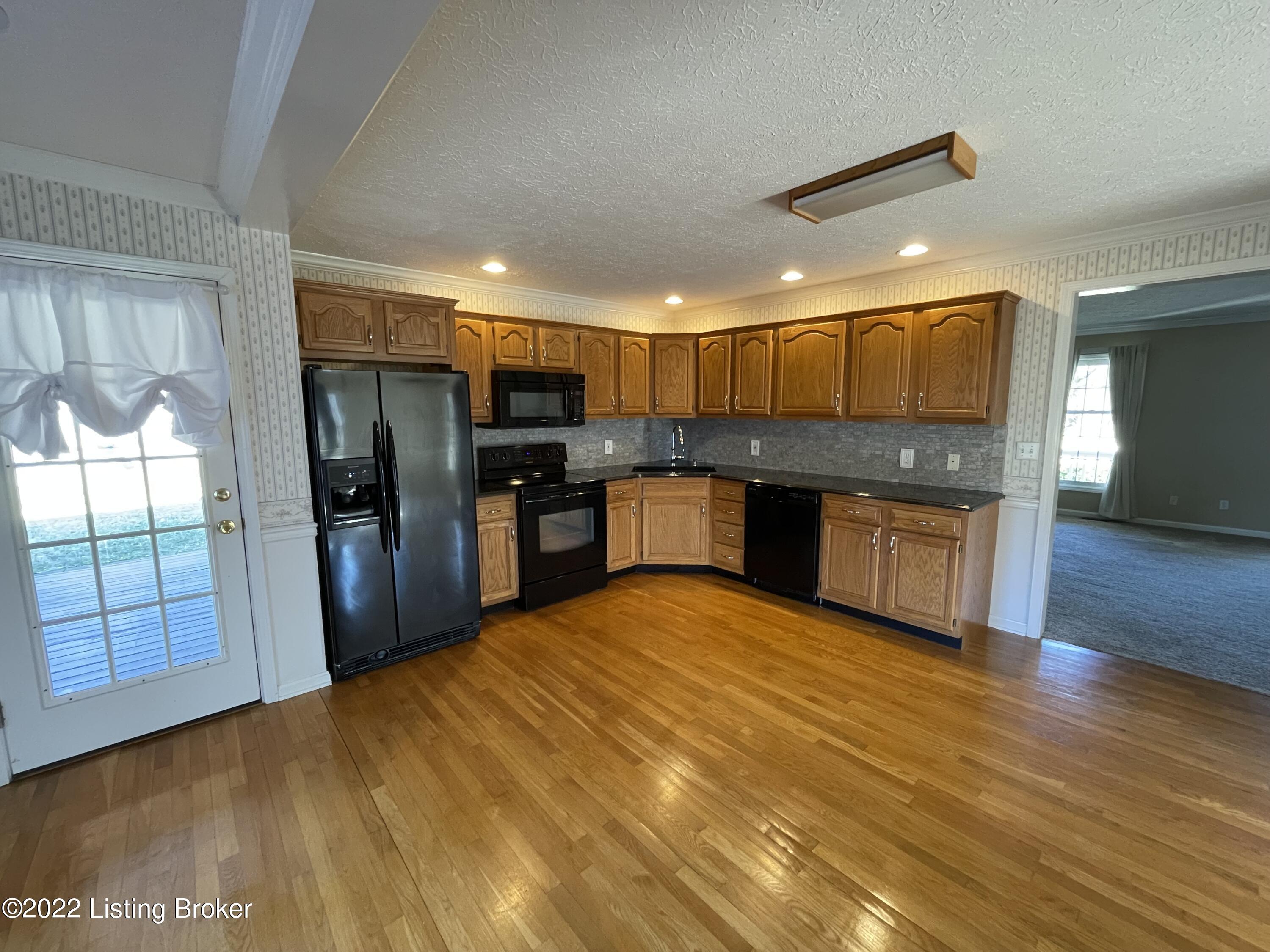 6023 Cooper Chapel Road Louisville, KY 40229 - Photo 5 of 22 IMG-6098