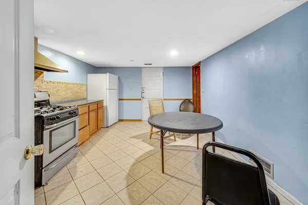 $395,000 | 3210 North Narragansett Avenue, Chicago, IL 60634