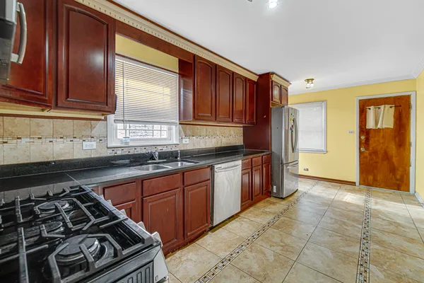 $395,000 | 3210 North Narragansett Avenue, Chicago, IL 60634
