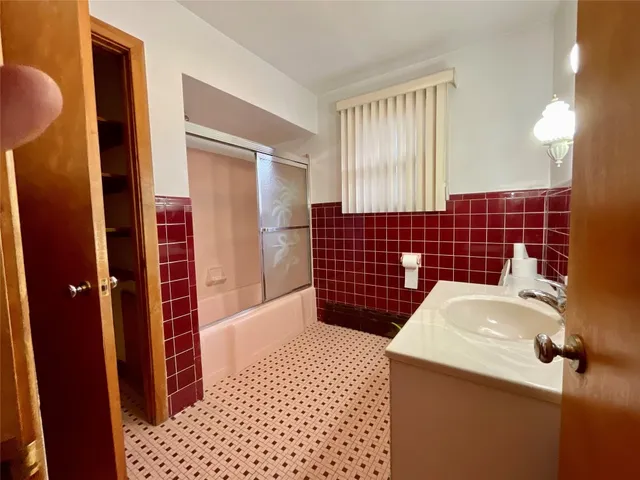 $2,000 | 92 Vestal Avenue, Binghamton, NY 13903