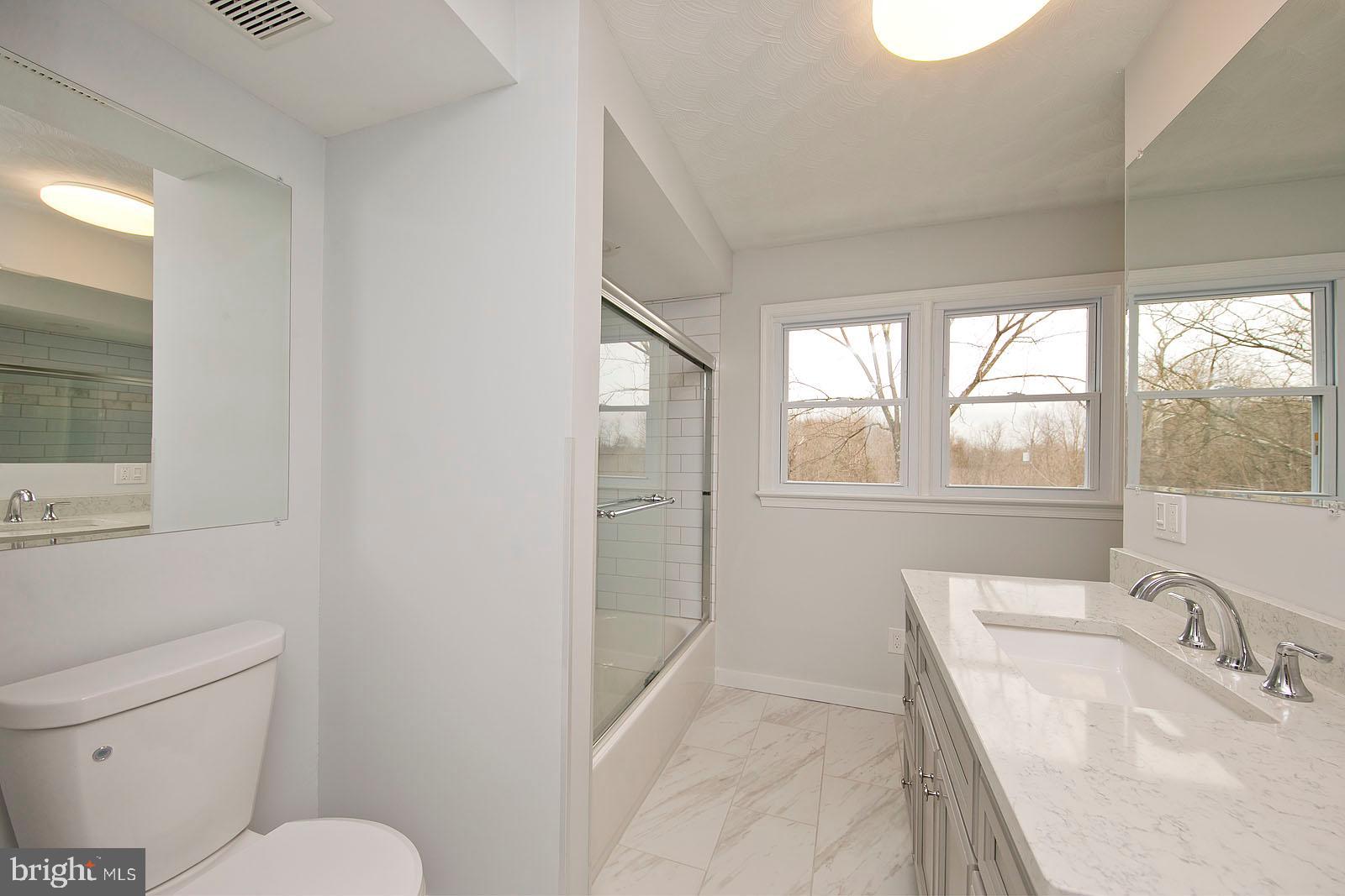 222 Springdale Road Winchester, VA 22602 - Photo 29 of 44 Master Bath