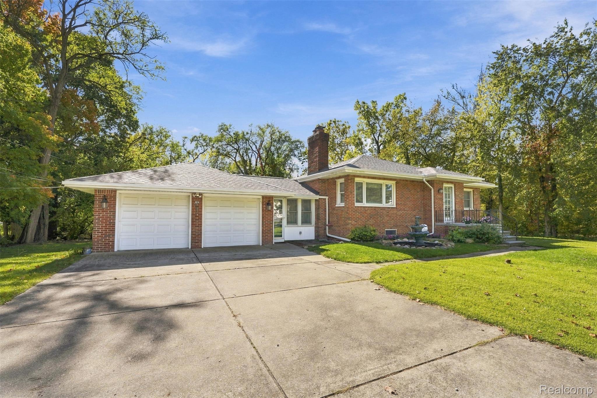 804 East Avon Road Rochester, MI 48307 - Photo 4 of 59 804 e avon rd-3.jpg