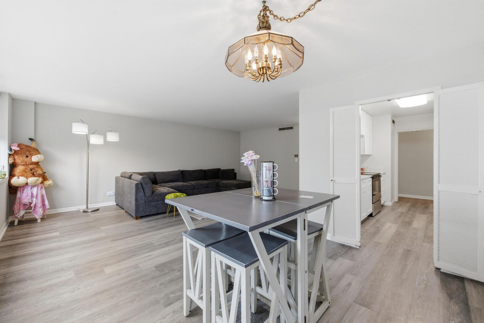 6301 North Sheridan Road, Unit 6E Chicago, IL 60660 - Photo 15 of 40 Gallery Image 15