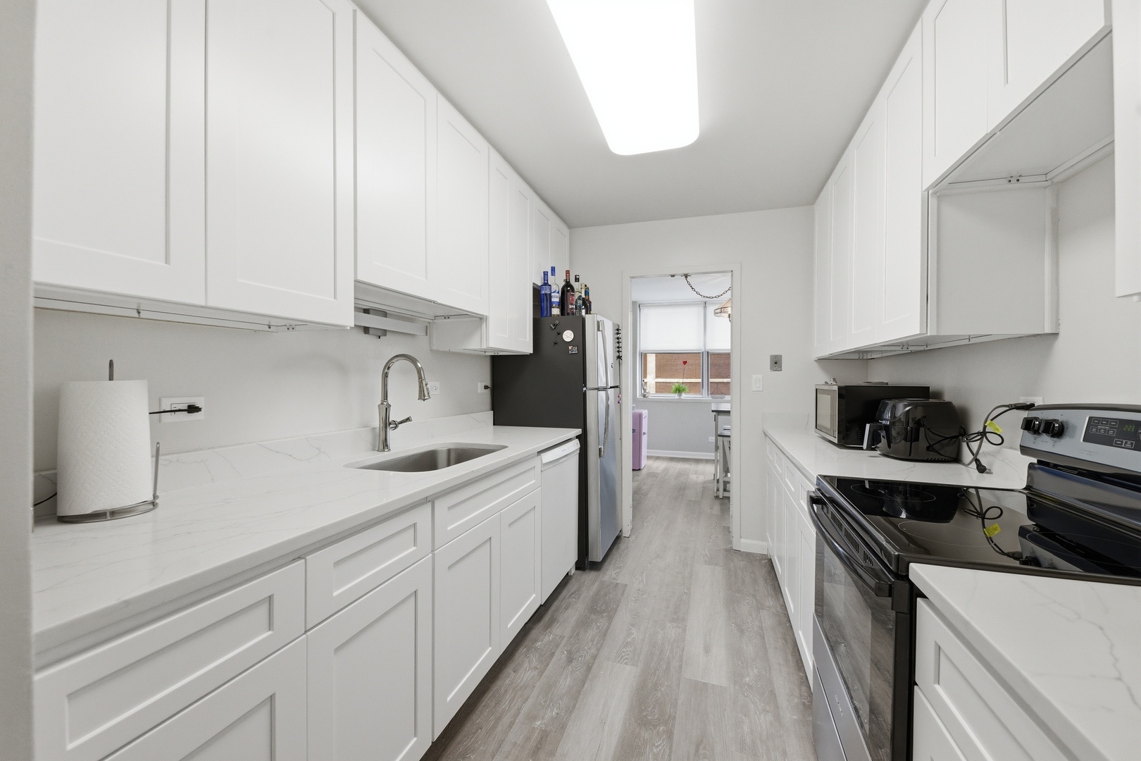 6301 North Sheridan Road, Unit 6E Chicago, IL 60660 - Photo 18 of 40 Gallery Image 18
