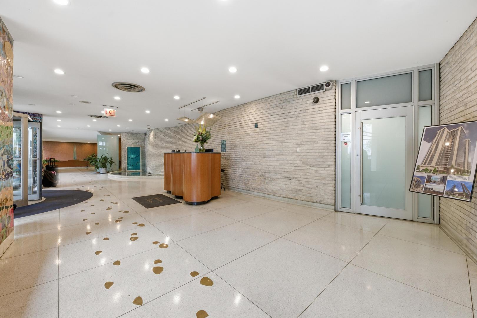 6301 North Sheridan Road, Unit 6E Chicago, IL 60660 - Photo 4 of 40 Gallery Image 4